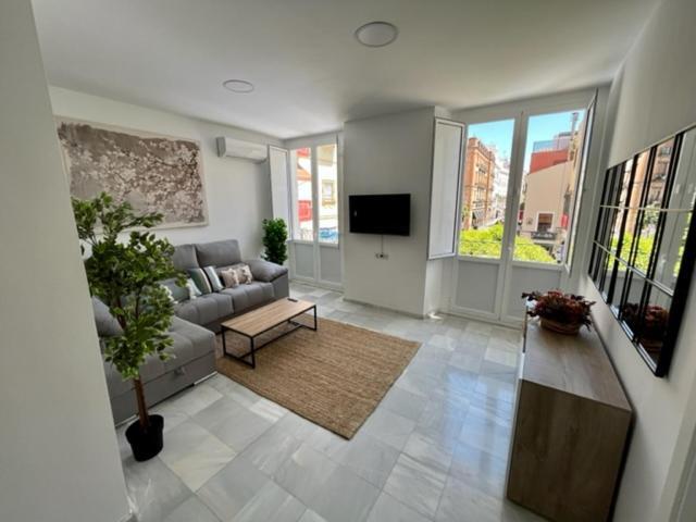 Ad1b Arenal 3br Apartment, 250 Mtrs From Cathedral *