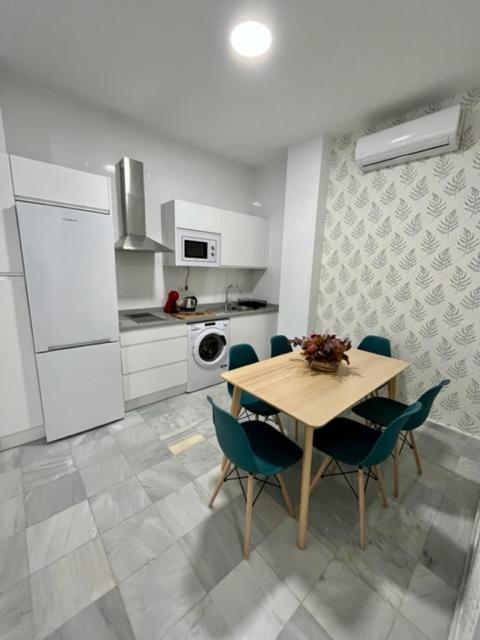 Ad1b Arenal 3br Apartment, 250 Mtrs From Cathedral * Séville