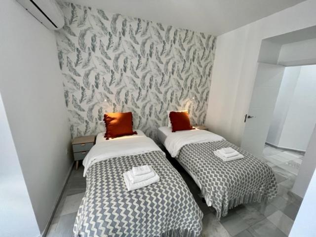 Ad1b Arenal 3br Apartment, 250 Mtrs From Cathedral *
